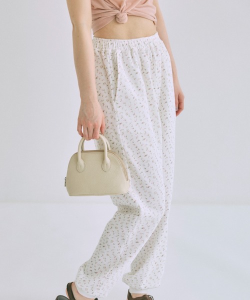 EN NEUME(エンノイム)の「Micro Boston Bag(ボディバッグ/ウエストポーチ・レディース・アイボリー/ブラック・ONE SIZE)」の6枚目の写真