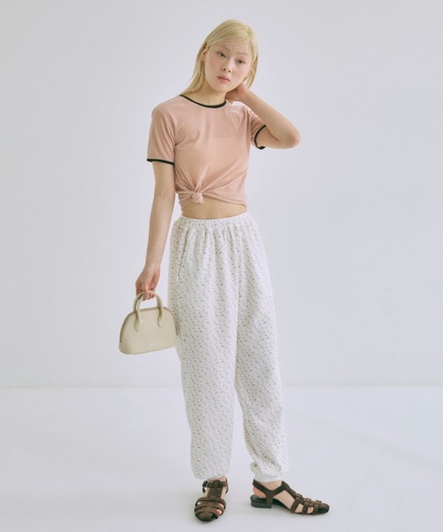 EN NEUME(エンノイム)の「Micro Boston Bag(ボディバッグ/ウエストポーチ・レディース・アイボリー/ブラック・ONE SIZE)」の5枚目の写真