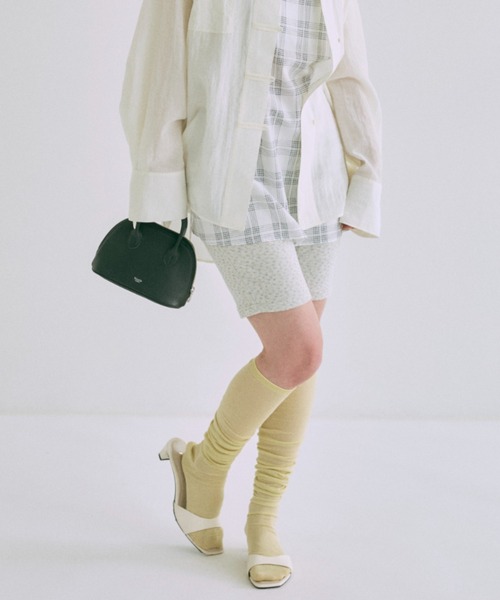 EN NEUME(エンノイム)の「Micro Boston Bag(ボディバッグ/ウエストポーチ・レディース・アイボリー/ブラック・ONE SIZE)」の9枚目の写真