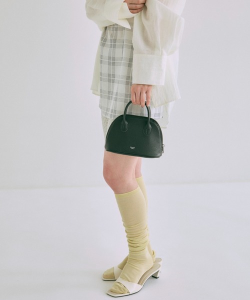 EN NEUME(エンノイム)の「Micro Boston Bag(ボディバッグ/ウエストポーチ・レディース・アイボリー/ブラック・ONE SIZE)」の8枚目の写真