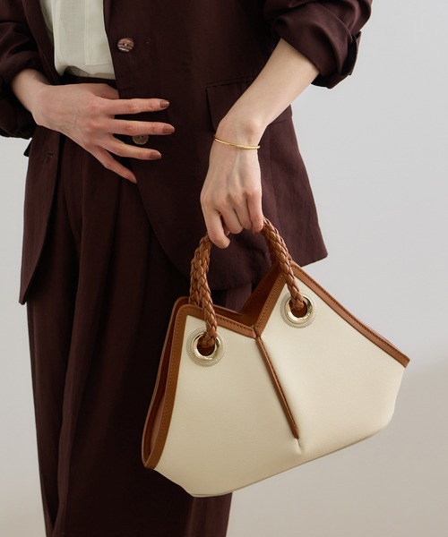 ROPE'(ロペ)の「【teau】navire(ナビーレ) SHOULDER BAG Small / 2way(ハンドバッグ・レディース・オフホワイト/ネイビー・FREE)」の1枚目の写真
