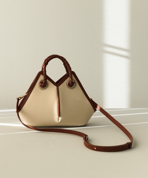 ROPE'(ロペ)の「【teau】navire(ナビーレ) SHOULDER BAG Small / 2way(ハンドバッグ・レディース・オフホワイト/ネイビー・FREE)」の3枚目の写真