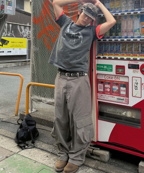 WMC(ダブリューエムシー)の「ユーティリティカーゴパンツ_カーキ(スウェットパンツ・メンズ・カーキ・34/32(L)/30(M))」の1枚目の写真