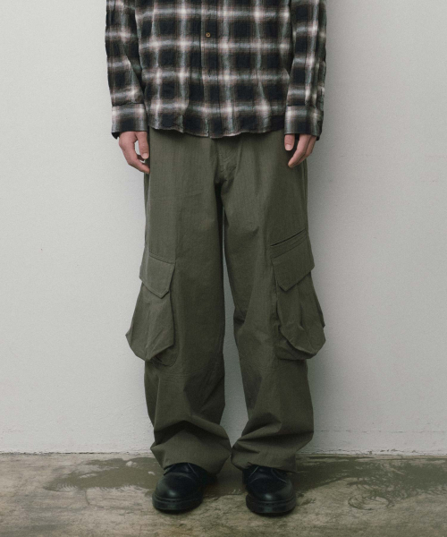 WMC(ダブリューエムシー)の「ユーティリティカーゴパンツ_カーキ(スウェットパンツ・メンズ・カーキ・34/32(L)/30(M))」の13枚目の写真