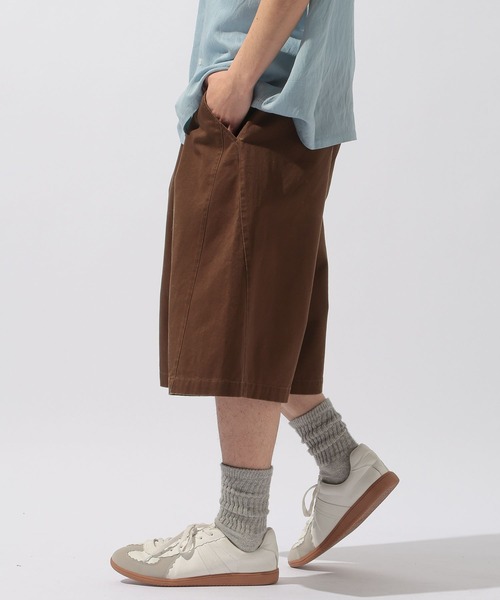 niko and...（ニコアンド）の「EXTRAワイドチノショーツ（チノパンツ・メンズ・ブラウン/ブラック・LARGE/MEDIUM）」の9枚目の写真