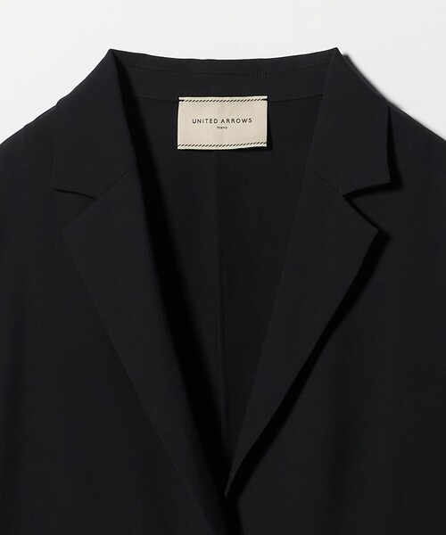 UNITED ARROWS(ユナイテッドアローズ)の「イージー テーラード ジャケット ‐吸水速乾 帯電防止 接触冷感 ウォッシャブル‐(テーラードジャケット・レディース・ブラック/オフホワイト・38/36)」の4枚目の写真
