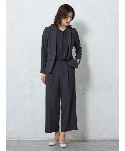 Perfect Suit FActory(パーフェクトスーツファクトリー)の「【接触冷感/紫外線対策】ソフトブラウス Vネックタック オフホワイト/サックス/ネイビー(Tシャツ/カットソー・レディース・ネイビー/サックスブルー/オフホワイト・S/L/M)」の18枚目の写真