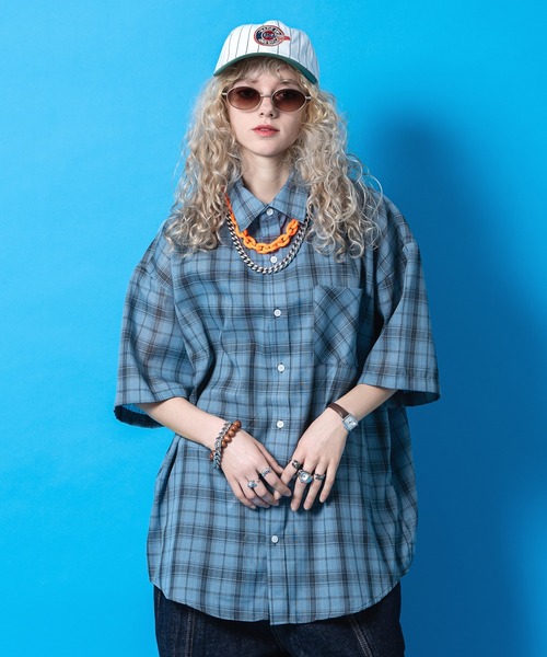 a.p.o.v.(エーピーオービー)の「a.p.o.v. オーバーサイズチェック柄半袖シャツ(シャツ/ブラウス・メンズ・チャコール/ホワイト/ブラック/ブルー・ONESIZE)」の2枚目の写真