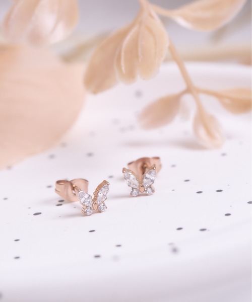 Peony(ピオニー)の「【Peony/ピオニー】ラインストーンバタフライ ピアス【アレルギー対応】(ピアス(両耳用)・レディース・シルバー/ピンクゴールド/ゴールド・FREE)」の1枚目の写真