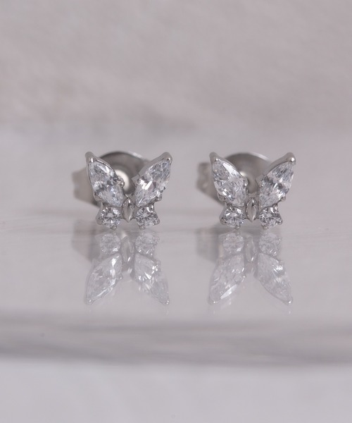 Peony(ピオニー)の「【Peony/ピオニー】ラインストーンバタフライ ピアス【アレルギー対応】(ピアス(両耳用)・レディース・シルバー/ピンクゴールド/ゴールド・FREE)」の7枚目の写真