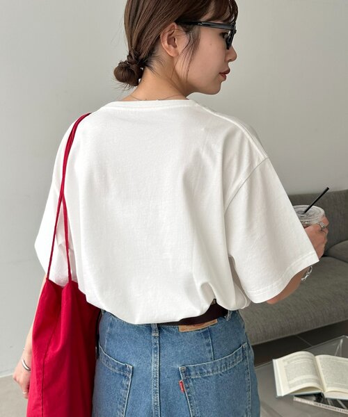DISCOAT(ディスコート)の「【Enlude】刺繍ニュースペーパーロゴTシャツ《ユニセックス》(Tシャツ/カットソー・レディース・ライトベージュ/チャコールグレー/オフホワイト・FREE)」の14枚目の写真
