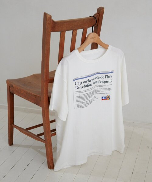 DISCOAT(ディスコート)の「【Enlude】刺繍ニュースペーパーロゴTシャツ《ユニセックス》(Tシャツ/カットソー・レディース・ライトベージュ/チャコールグレー/オフホワイト・FREE)」の20枚目の写真