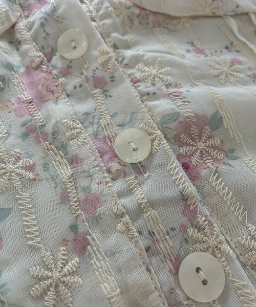 meJane(ミージェーン)の「花柄刺繍 フリル半袖ブラウス(シャツ/ブラウス・レディース・アイボリー・L/M/S)」の6枚目の写真