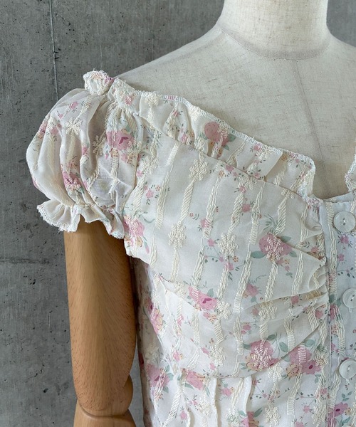 meJane(ミージェーン)の「花柄刺繍 フリル半袖ブラウス(シャツ/ブラウス・レディース・アイボリー・L/M/S)」の9枚目の写真