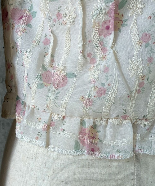 meJane(ミージェーン)の「花柄刺繍 フリル半袖ブラウス(シャツ/ブラウス・レディース・アイボリー・L/M/S)」の11枚目の写真