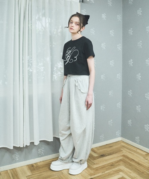 Lovilyn(ラヴィリン)の「ロゴチビT(Tシャツ/カットソー・レディース・ブラック/ホワイト・FREE)」の12枚目の写真