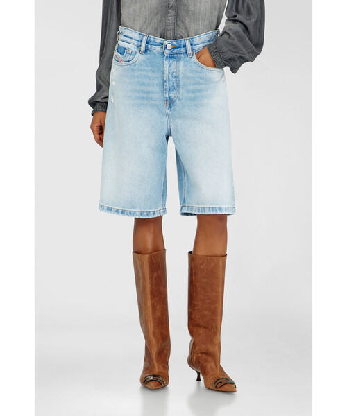 DIESEL（ディーゼル）の「ウィメンズ デニムショートパンツ DE-SIRE-SHORT（デニムパンツ・レディース・インディゴブルー・28inch/27inch/26inch/25inch/23inch/24inch）」の5枚目の写真