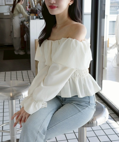 ACYM（アシーム）の「フリルオフショルダーブラウス（シャツ/ブラウス・レディース・ブラック/アイボリー・FREE）」の3枚目の写真