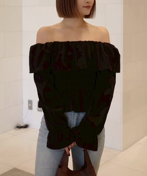 ACYM（アシーム）の「フリルオフショルダーブラウス（シャツ/ブラウス・レディース・ブラック/アイボリー・FREE）」の5枚目の写真