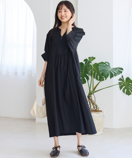 LAVEANGE(ラビアンジェ)の「刺繍カフタンワンピース|涼しく快適な着心地/ロング丈/スキッパーネック/半袖/ポケット付/体型カバー/洗える(ワンピース・レディース・ブラック/ブラウン・M/LL/3L/4L/5L)」の2枚目の写真