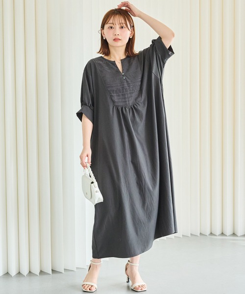 LAVEANGE(ラビアンジェ)の「刺繍カフタンワンピース|涼しく快適な着心地/ロング丈/スキッパーネック/半袖/ポケット付/体型カバー/洗える(ワンピース・レディース・ブラック/ブラウン・M/LL/3L/4L/5L)」の3枚目の写真