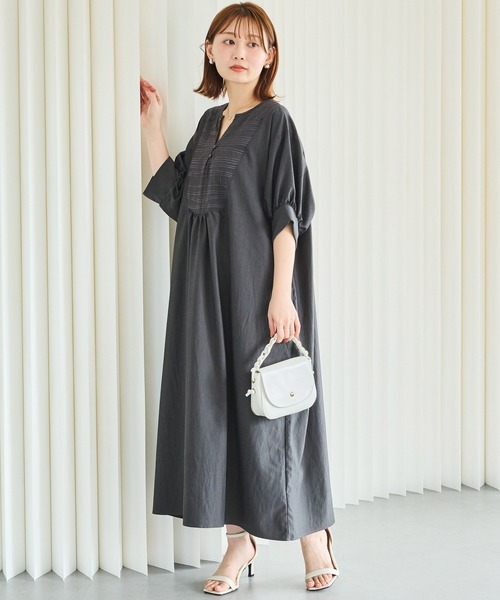 LAVEANGE(ラビアンジェ)の「刺繍カフタンワンピース|涼しく快適な着心地/ロング丈/スキッパーネック/半袖/ポケット付/体型カバー/洗える(ワンピース・レディース・ブラック/ブラウン・M/LL/3L/4L/5L)」の4枚目の写真