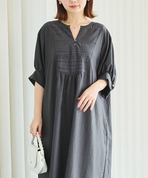 LAVEANGE(ラビアンジェ)の「刺繍カフタンワンピース|涼しく快適な着心地/ロング丈/スキッパーネック/半袖/ポケット付/体型カバー/洗える(ワンピース・レディース・ブラック/ブラウン・M/LL/3L/4L/5L)」の5枚目の写真