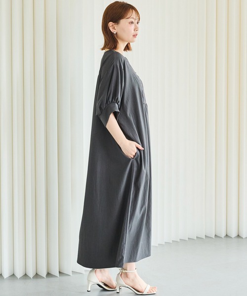 LAVEANGE(ラビアンジェ)の「刺繍カフタンワンピース|涼しく快適な着心地/ロング丈/スキッパーネック/半袖/ポケット付/体型カバー/洗える(ワンピース・レディース・ブラック/ブラウン・M/LL/3L/4L/5L)」の6枚目の写真