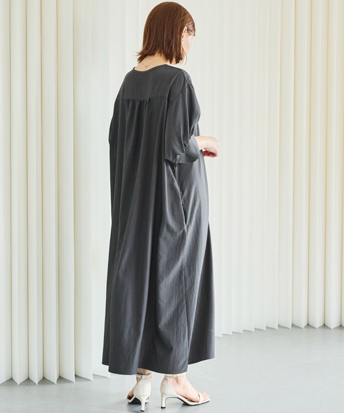 LAVEANGE(ラビアンジェ)の「刺繍カフタンワンピース|涼しく快適な着心地/ロング丈/スキッパーネック/半袖/ポケット付/体型カバー/洗える(ワンピース・レディース・ブラック/ブラウン・M/LL/3L/4L/5L)」の7枚目の写真