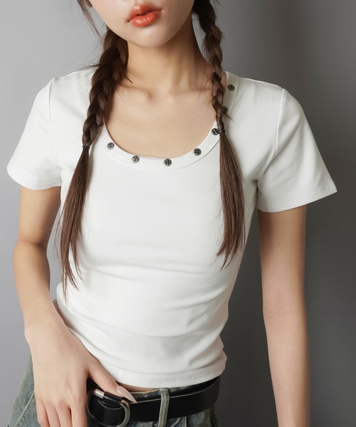 SPINNS(スピンズ)の「さりげないスタッズで差をつける★万能半袖カットソー(Tシャツ/カットソー・レディース・ブラック/グレー/オフホワイト/パープル・ONESIZE)」の21枚目の写真