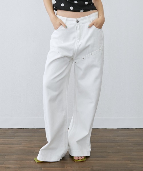 Rohwel(ローウェル)の「Studded Line Straight Denim Pants / スタッズラインストレートデニムパンツ(デニムパンツ・レディース・ホワイト/ブラック・MEDIUM/SMALL)」の2枚目の写真