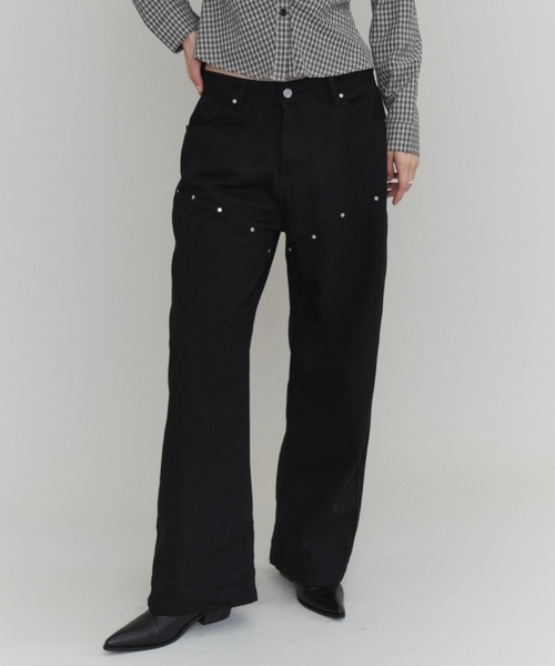 Rohwel(ローウェル)の「Studded Line Straight Denim Pants / スタッズラインストレートデニムパンツ(デニムパンツ・レディース・ホワイト/ブラック・MEDIUM/SMALL)」の1枚目の写真