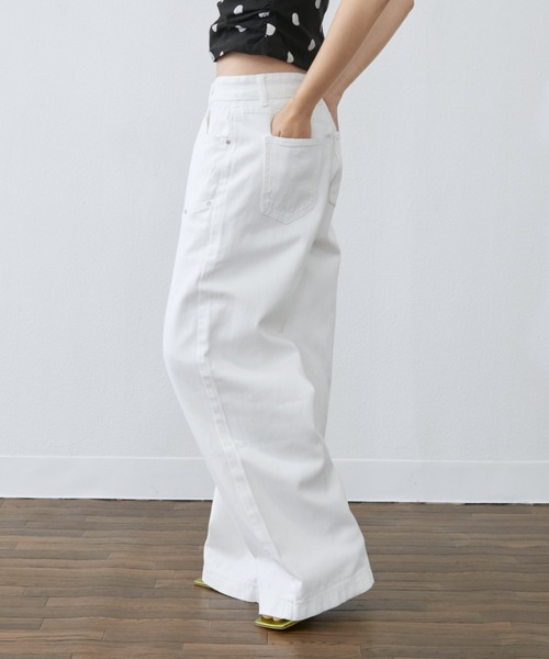 Rohwel(ローウェル)の「Studded Line Straight Denim Pants / スタッズラインストレートデニムパンツ(デニムパンツ・レディース・ホワイト/ブラック・MEDIUM/SMALL)」の14枚目の写真