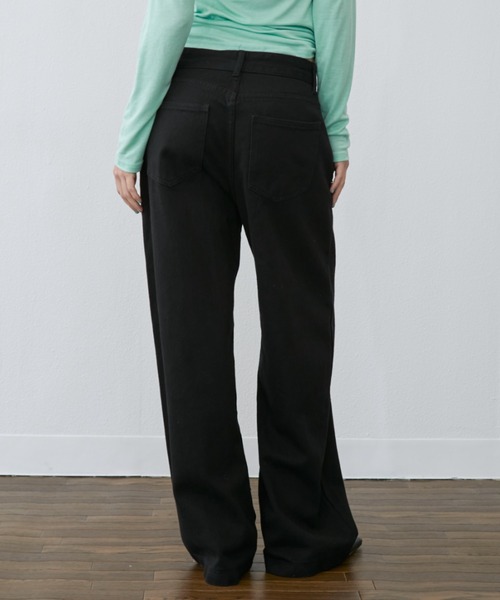 Rohwel(ローウェル)の「Studded Line Straight Denim Pants / スタッズラインストレートデニムパンツ(デニムパンツ・レディース・ホワイト/ブラック・MEDIUM/SMALL)」の3枚目の写真