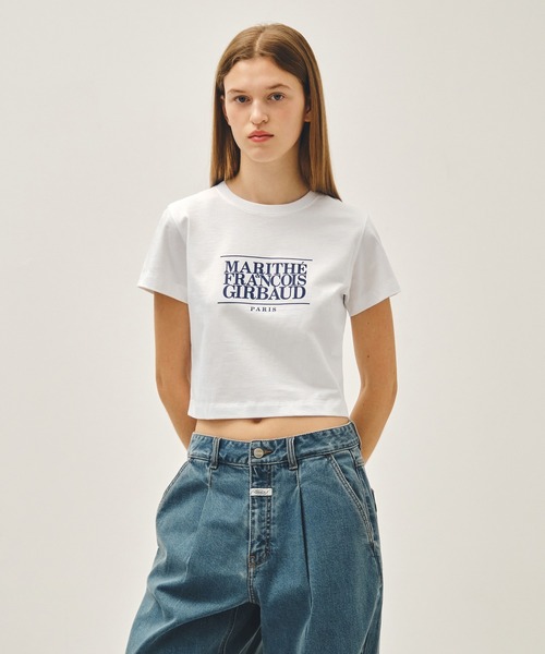 MARITHE + FRANCOIS GIRBAUD(マリテフランソワジルボー)の「W CLASSIC LOGO CROP TEE(Tシャツ/カットソー・レディース・ホワイト/ブラック/ライトグリーン/アイボリー/ライトピンク/チャコール/ダークネイビー・SMALL/MEDIUM)」の1枚目の写真