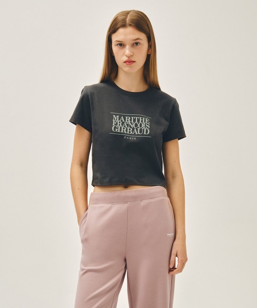 MARITHE + FRANCOIS GIRBAUD(マリテフランソワジルボー)の「W CLASSIC LOGO CROP TEE(Tシャツ/カットソー・レディース・ホワイト/ブラック/ライトグリーン/アイボリー/ライトピンク/チャコール/ダークネイビー・SMALL/MEDIUM)」の4枚目の写真