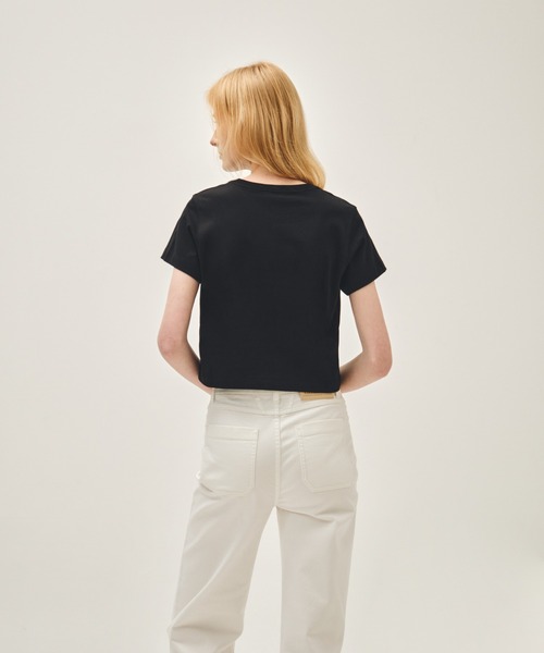 MARITHE + FRANCOIS GIRBAUD(マリテフランソワジルボー)の「W CLASSIC LOGO CROP TEE(Tシャツ/カットソー・レディース・ホワイト/ブラック/ライトグリーン/アイボリー/ライトピンク/チャコール/ダークネイビー・SMALL/MEDIUM)」の21枚目の写真