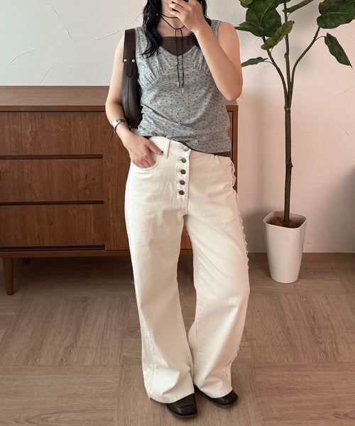 MUHET(ミュエータ)の「lace button-fly denim pants / レースボタンフライデニムパンツ(デニムパンツ・レディース・オフホワイト/インディゴブルー/ライトインディゴブルー・SMALL/MEDIUM/LARGE)」の8枚目の写真