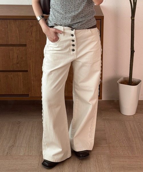 MUHET(ミュエータ)の「lace button-fly denim pants / レースボタンフライデニムパンツ(デニムパンツ・レディース・オフホワイト/インディゴブルー/ライトインディゴブルー・SMALL/MEDIUM/LARGE)」の7枚目の写真