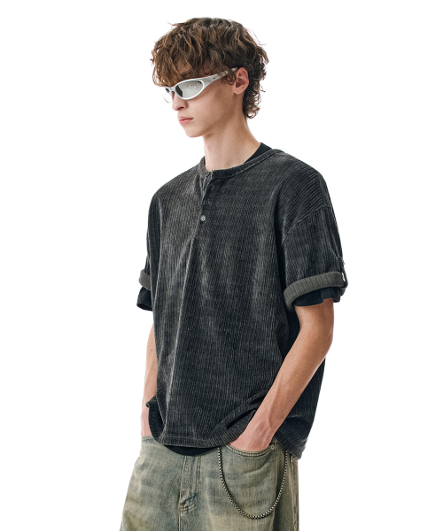 SECONDMONO（セカンドモノローグ）の「Velour Henley Roll-Up Tee [CHARCOAL]_SETS063CHARCOAL（Tシャツ/カットソー・レディース・その他・MEDIUM/LARGE）」の4枚目の写真