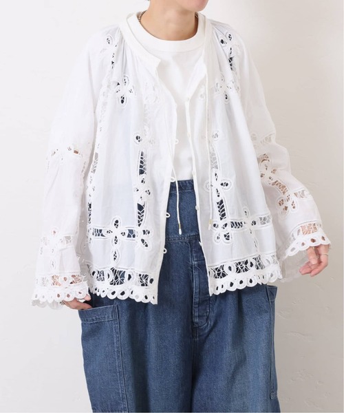 JOURNAL STANDARD LUXE(ジャーナルスタンダード ラックス)の「《追加》バテンレース スタンドカラーギャザーブラウス(シャツ/ブラウス・レディース・ホワイト/ブラック・FREE)」の5枚目の写真
