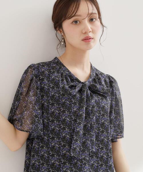 couture brooch（クチュールブローチ）の「【洗える】リボンボウタイ 小花柄ブラウス（シャツ/ブラウス・レディース・ブルー系/ネイビー系/ピンク系5・42/38/40/36）」の2枚目の写真