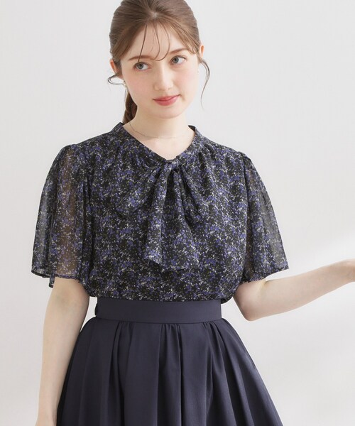 couture brooch（クチュールブローチ）の「【洗える】リボンボウタイ 小花柄ブラウス（シャツ/ブラウス・レディース・ブルー系/ネイビー系/ピンク系5・42/38/40/36）」の4枚目の写真