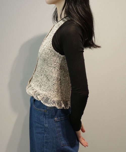 CLANE(クラネ)の「CLANE MIX MESH GATHER NO SLEEVE TOPS(その他トップス・レディース・ベージュ/ブラック・2/1)」の3枚目の写真