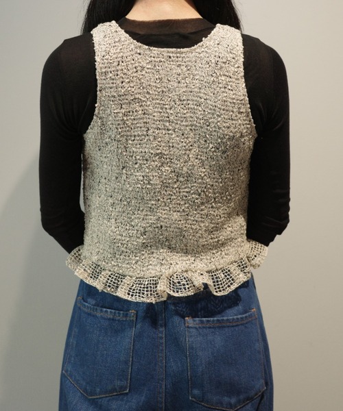 CLANE(クラネ)の「CLANE MIX MESH GATHER NO SLEEVE TOPS(その他トップス・レディース・ベージュ/ブラック・2/1)」の4枚目の写真