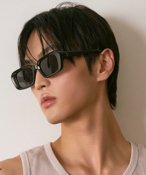 HANGLE EYEWEAR(ハングルアイウェア)の「ハードスクエアサングラスブラック(サングラス・レディース・その他・FREE)」の2枚目の写真