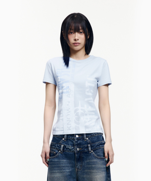 AAKAM(アーカム)の「Aim Lettering Half Top (Sky Blue)(Tシャツ/カットソー・レディース・その他・1/2/3)」の4枚目の写真