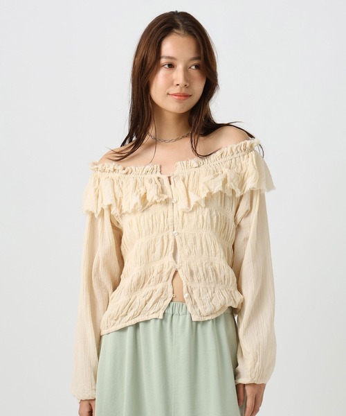 BAYFLOW（ベイフロー）の「[オフショルにもできる]2WAYラッフルブラウス（シャツ/ブラウス・レディース・ブラック/アイボリー・FREE）」の2枚目の写真