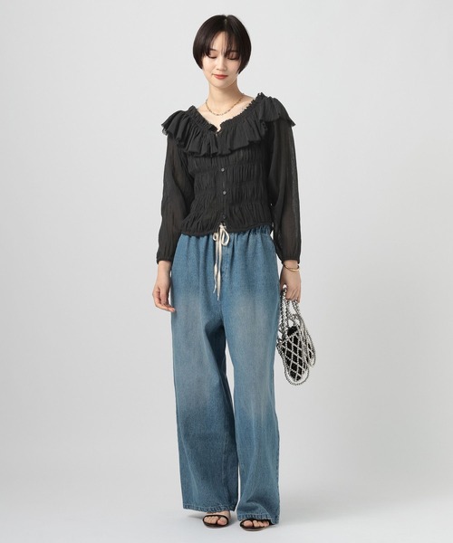 BAYFLOW（ベイフロー）の「[オフショルにもできる]2WAYラッフルブラウス（シャツ/ブラウス・レディース・ブラック/アイボリー・FREE）」の3枚目の写真