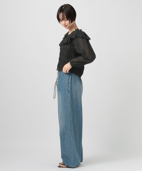 BAYFLOW（ベイフロー）の「[オフショルにもできる]2WAYラッフルブラウス（シャツ/ブラウス・レディース・ブラック/アイボリー・FREE）」の4枚目の写真